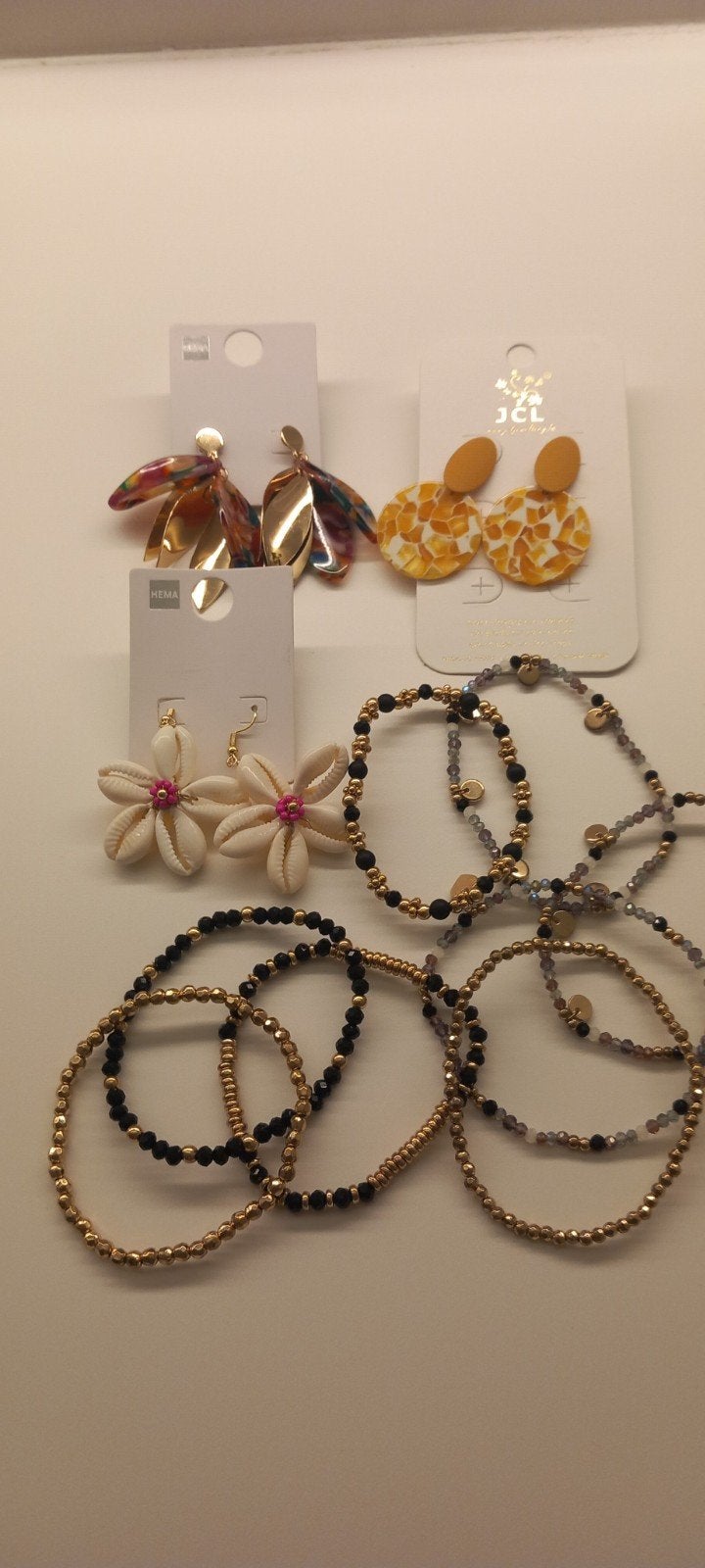 Verschillende oorbellen en armbandjes., Bijoux, Sacs & Beauté, Boucles d'oreilles, Enlèvement, Autres matériaux, Bleu, Neuf