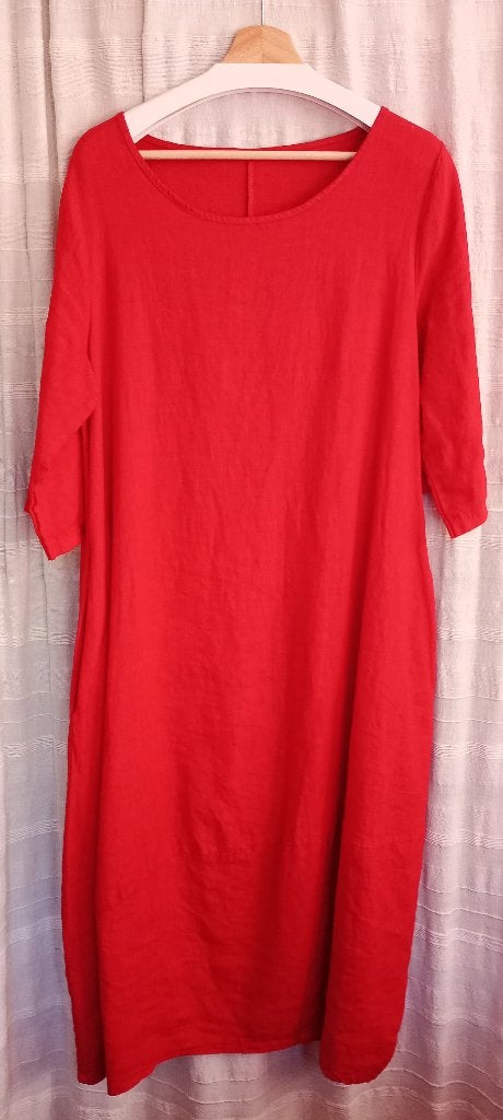 Robe Neuve en lin rouge  Taille M   Coupe spéciale, Enlèvement, Neuf, Taille 42/44 (L), Rouge