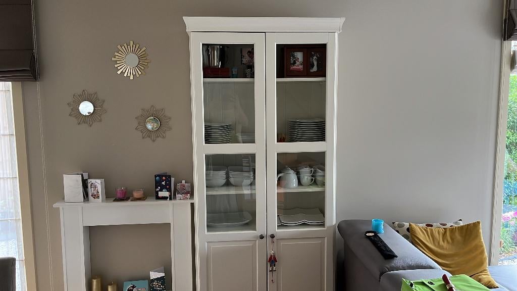 Kast met glasdeuren IKEA LIATORP in zeer goede staat, Huis en Inrichting, Ophalen, 50 tot 100 cm, 25 tot 50 cm, Gebruikt