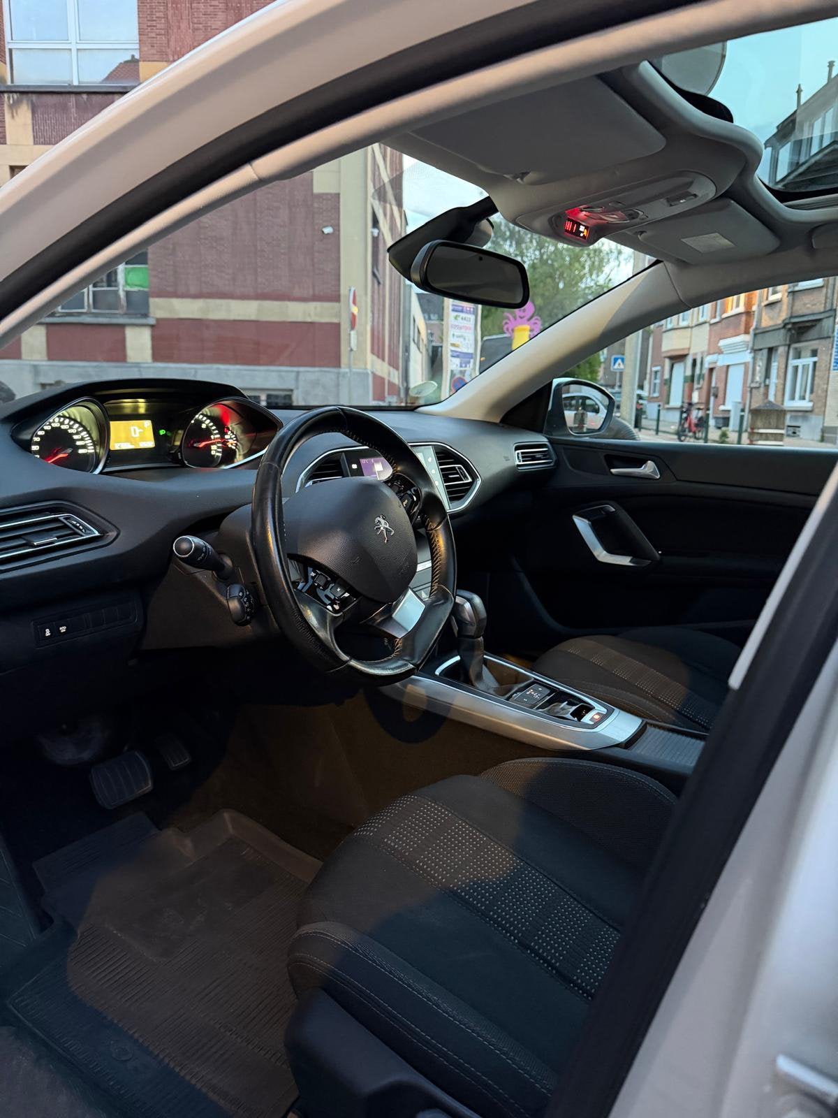 Peugeot 308 Boite automatique 1.6 diesel blue hdi, Autos, Achat, Ordinateur de bord, Alcantara, 5 portes