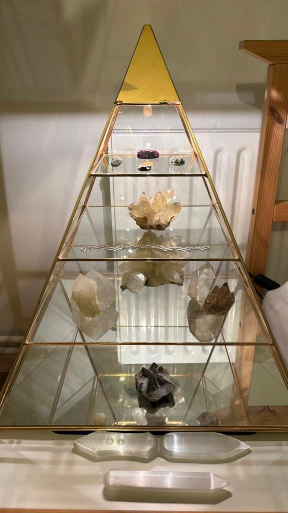 Glazen pyramide, Enlèvement
