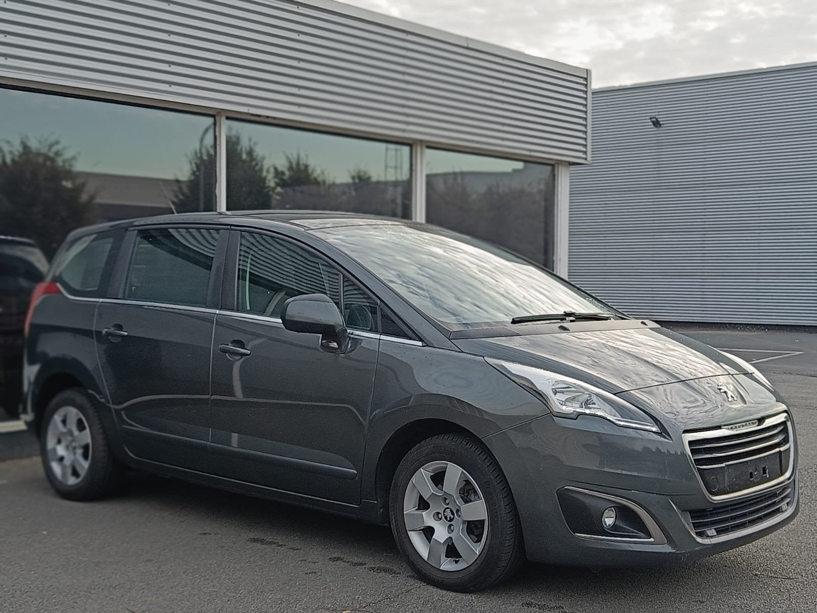 PEUGEOT 5008 1.6 HDI AIRCO AIRCO/PANO/PDC/CRUISECONTROL!!, Autos, Achat, Air conditionné, Noir, Particulier