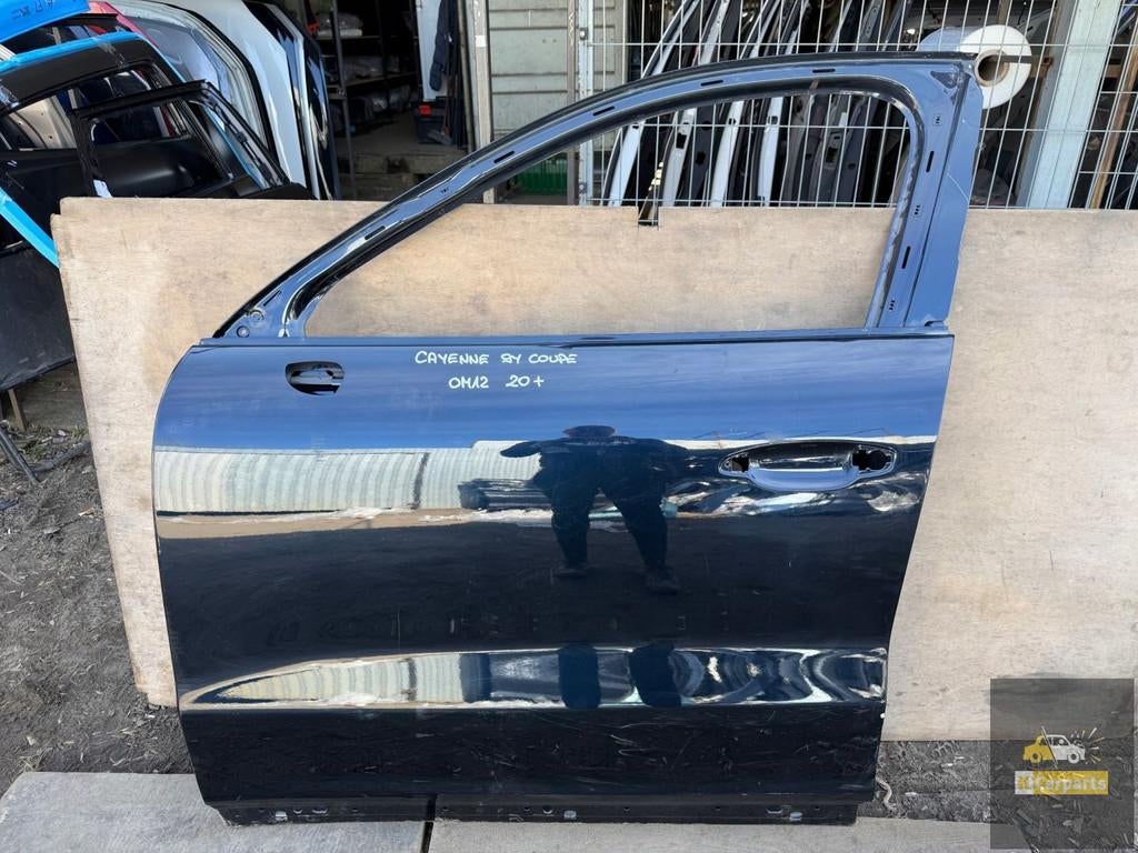Porsche Cayenne Coup 9Y3 linker voordeur, Gebruikt, Deur, Porscheplatz 1
70435  Stuttgart, DE, Porsche