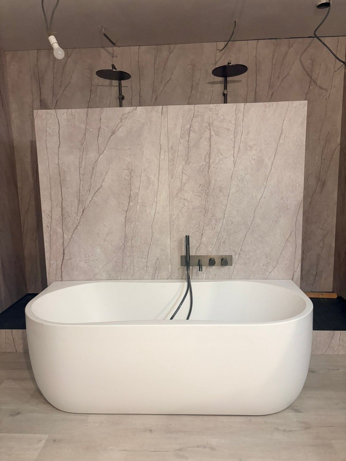 Baignoire semi îlot 180x80 à vendre avec petits coups, Maison & Meubles, Enlèvement, Comme neuf, Avec baignoire