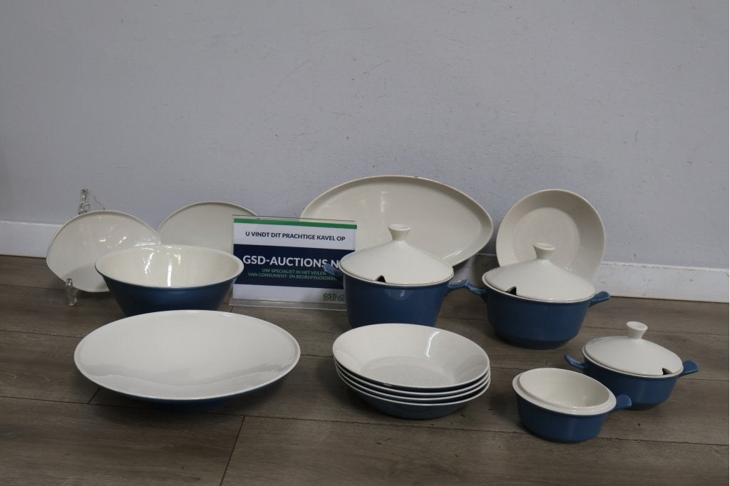 Blauw-wit servies met deksels en schalen, Niet ingevuld, Niet ingevuld, Niet ingevuld