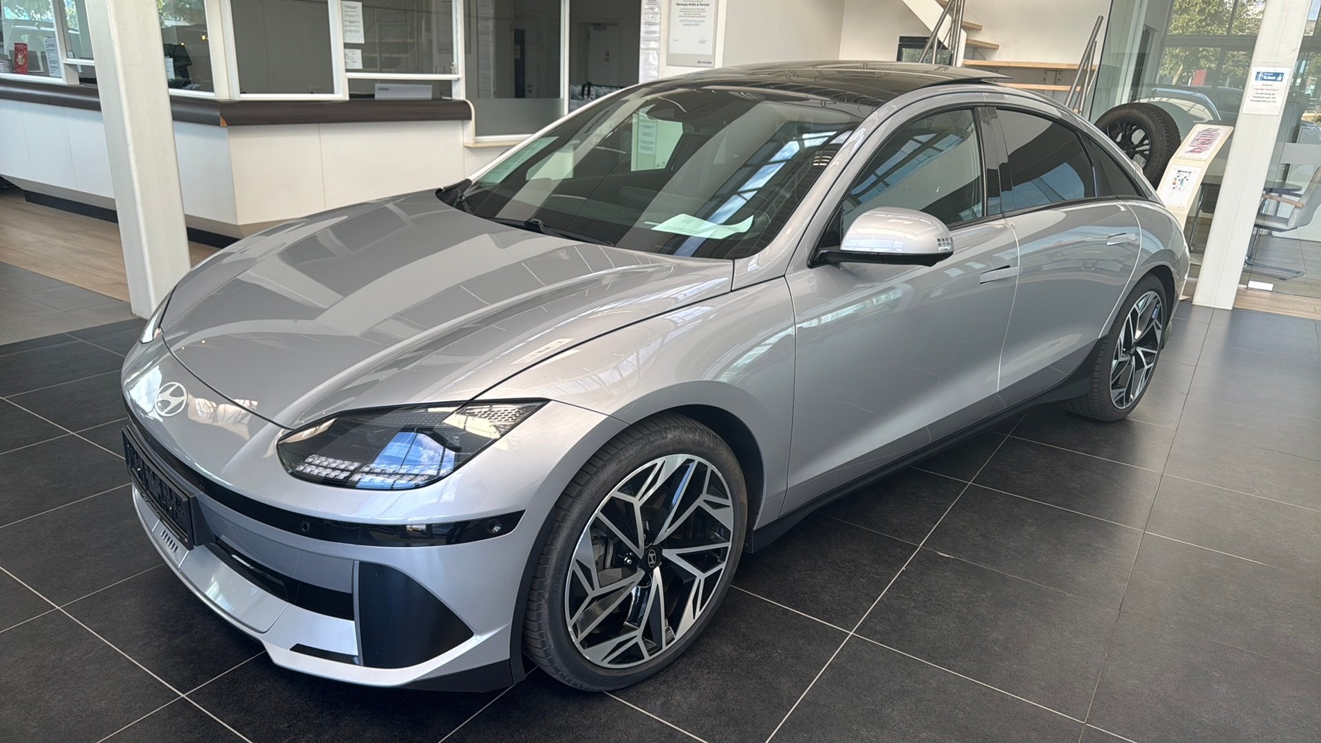 Hyundai Ioniq 6 Full EV 228 ch btw car, Autos, Argent ou Gris, Achat, Noir, 0 cylindres