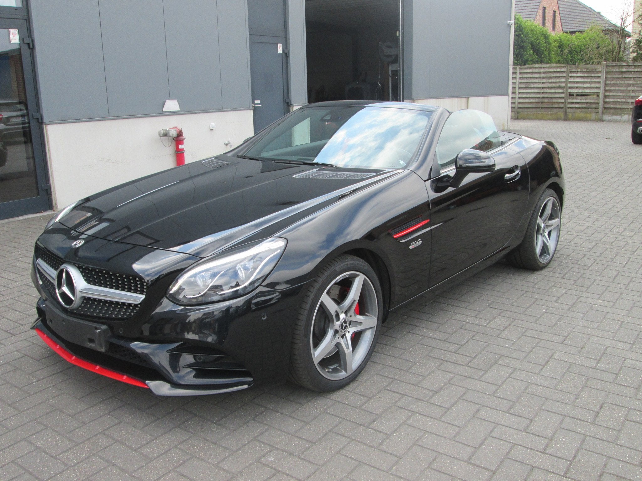 Mercedes-Benz SLC 180 RED ART EDITION (automatique), Autos, Cuir, Achat, Euro 6, Carnet d'entretien