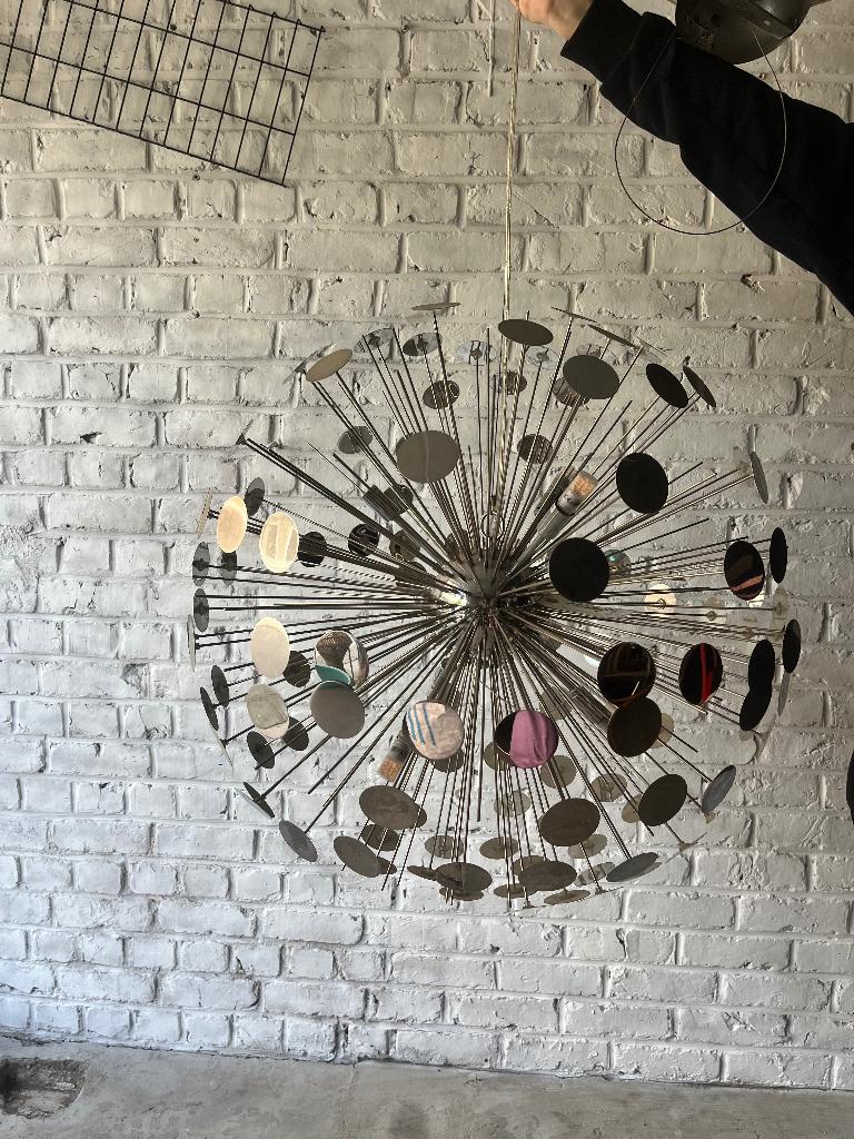 Suspension design boule disco chrome – designer belge, Comme neuf, Enlèvement, Métal, 50 à 75 cm