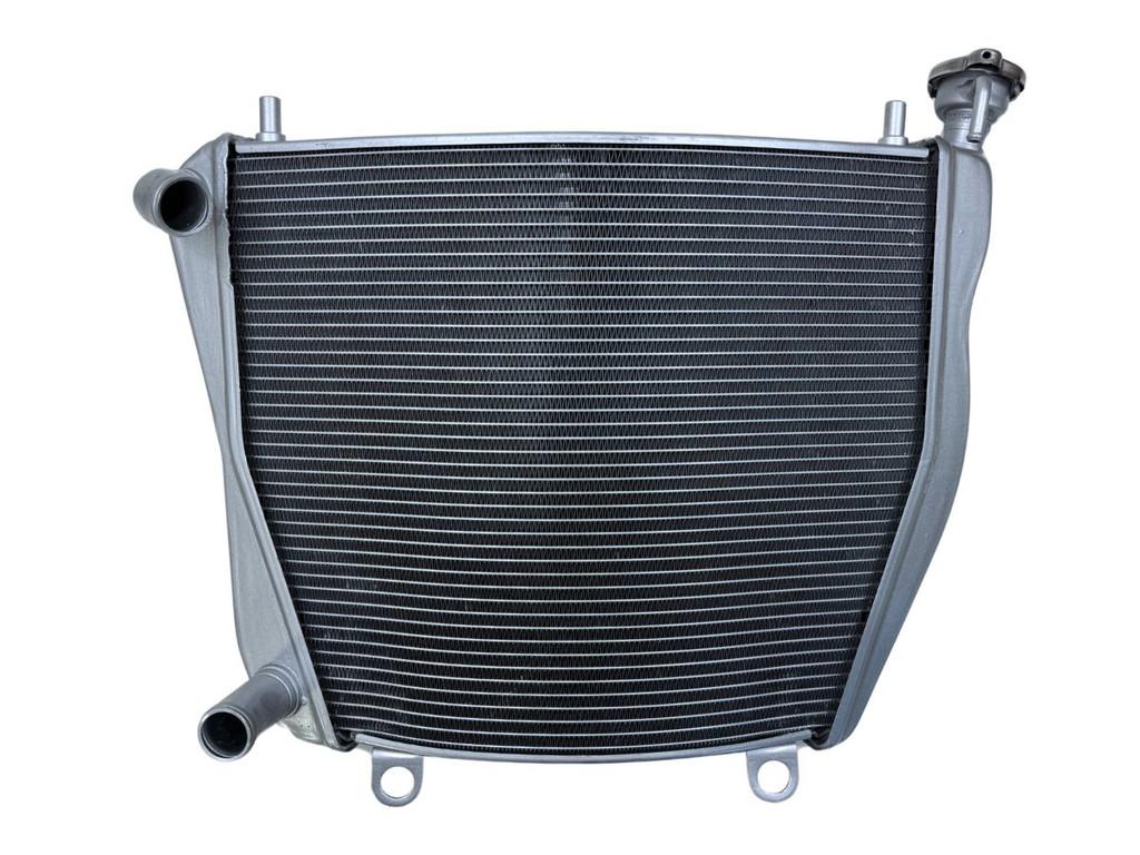 RADIATEUR Streetfighter V4 (V4S) 2020-2022 (54812531A), Motoren, Dhr. S. di Majo, Nieuw, Info@cama-motorparts.nl, P.J. Troelstraweg 8 8
3144 CX  MAASSLUIS, NL