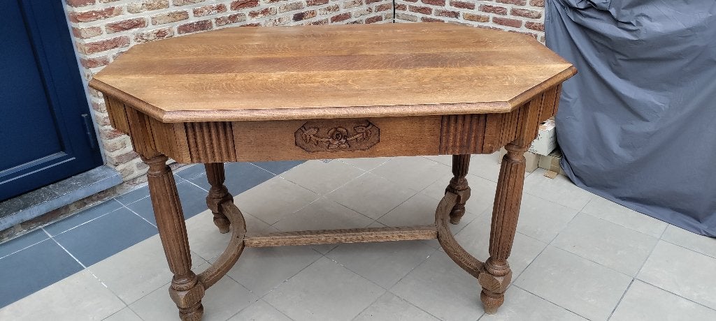 Belle table hexagonale en bois avec sculpture à vendre, Maison & Meubles, 100 à 150 cm, Quatre personnes, Enlèvement, Utilisé
