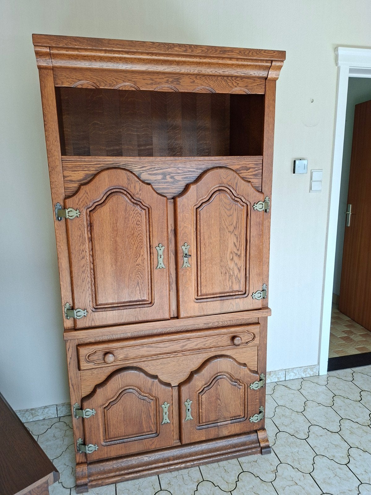 kast in 2 delen vol hout , zelfde afmetingen, Ophalen