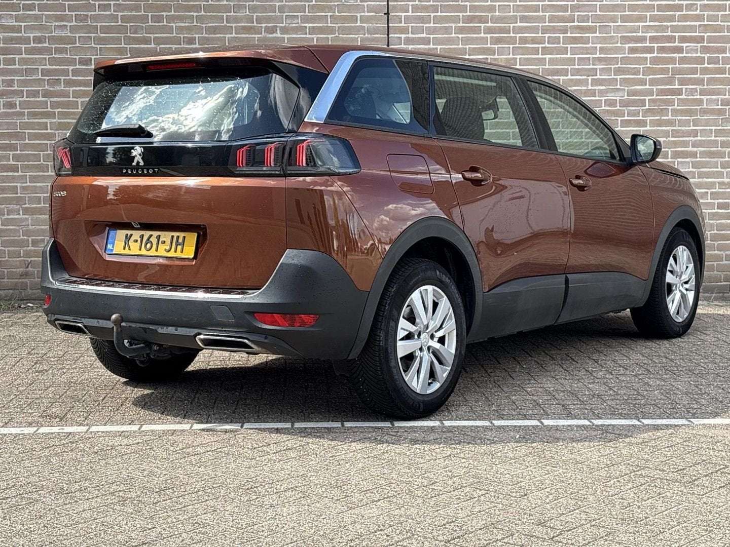 Peugeot 5008 1.2 PureTech Blue Lease Active | € 9.500,- NETT, Auto's, Peugeot, 144 g/km, Bruin, Bedrijf, Handgeschakeld
