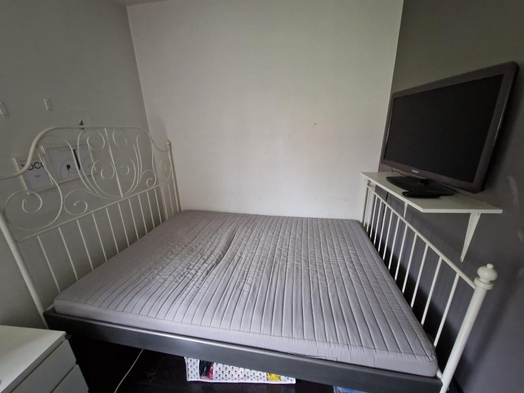 Wit ijzeren tweepersoonsbed 160 x 200, Huis en Inrichting, Slaapkamer | Bedden, Ophalen, Wit, Tweepersoons, Zo goed als nieuw