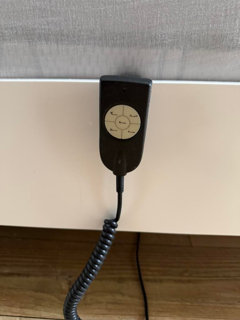 Lit électrique avec sommier réglable et télécommande, Maison & Meubles, Une personne, Enlèvement, Utilisé, 180 cm
