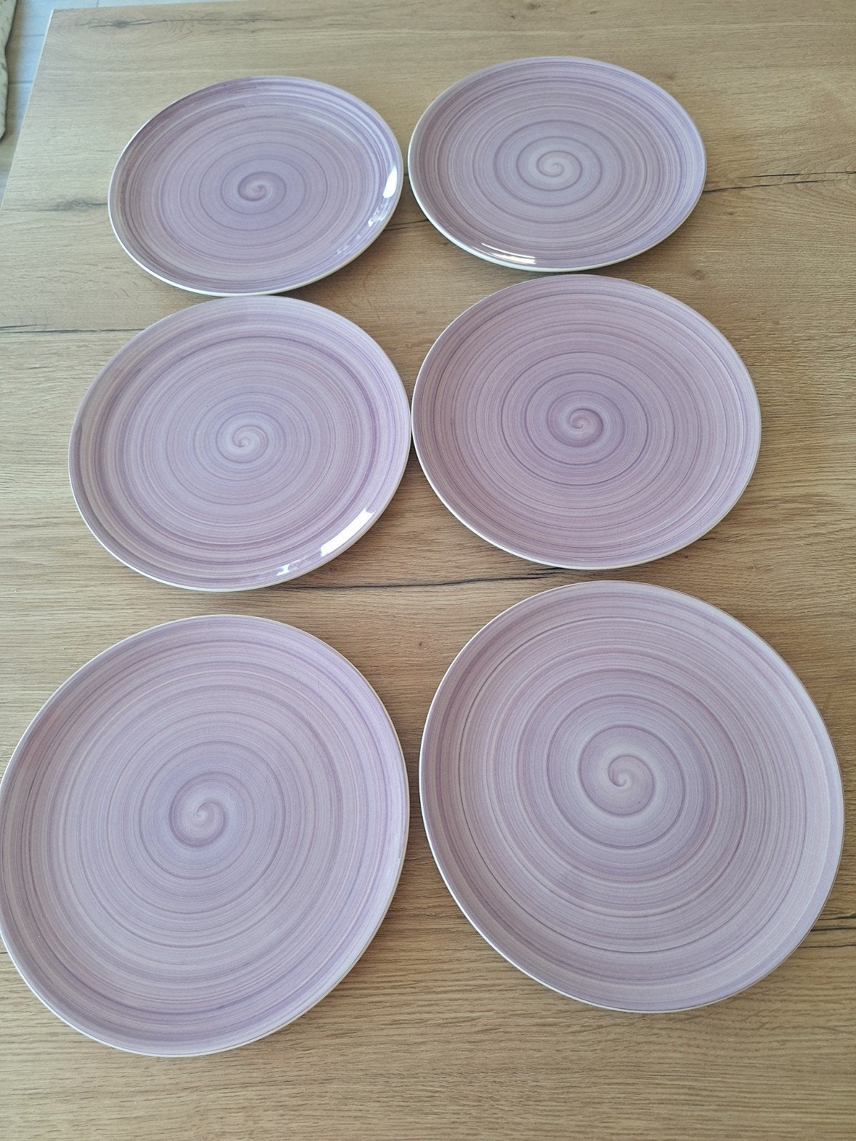 Lot de 10 assiettes rondes 28 cm spirales lilas, Huis en Inrichting, Keuken | Servies, Ophalen, Zo goed als nieuw, Modern, Bord(en)