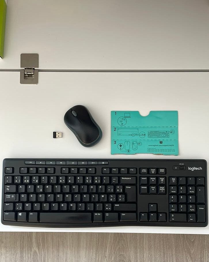 Clavier plus souris sans fils Logitec resepteur USB inclus, Azerty, Enlèvement, Utilisé, Pavé numérique
