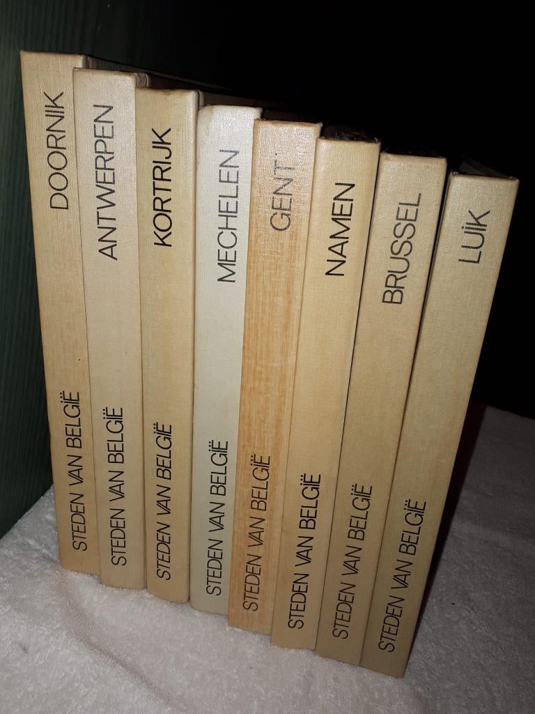 8 oude boeken steden Belgie, Artis Historia, Boeken, Prentenboeken en Plaatjesalbums, Ophalen of Verzenden, Zo goed als nieuw