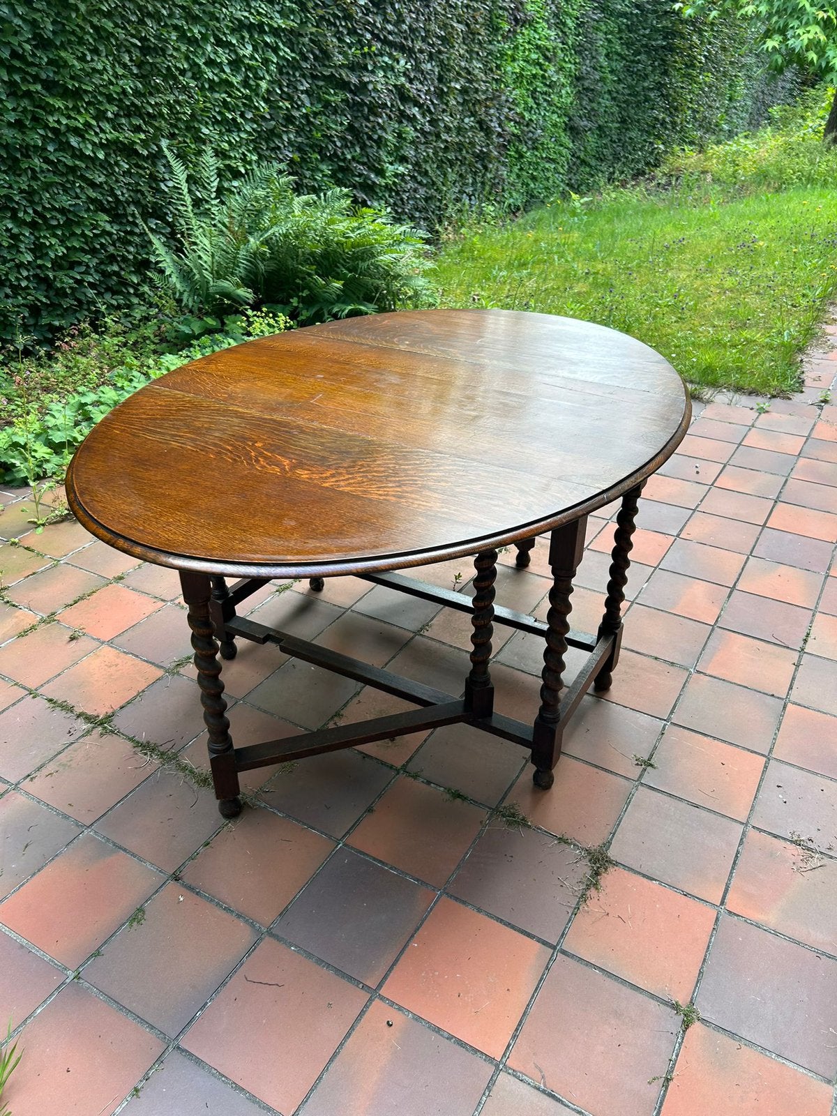 Table en bois, Enlèvement