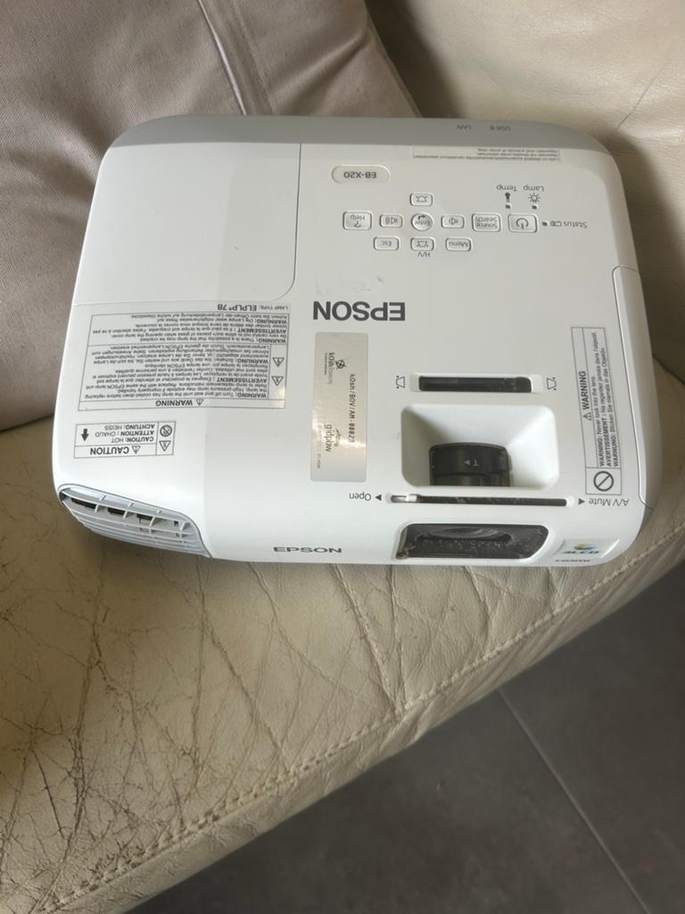 Tekoop, Audio, Tv en Foto, Beamers, Ophalen of Verzenden, Zo goed als nieuw