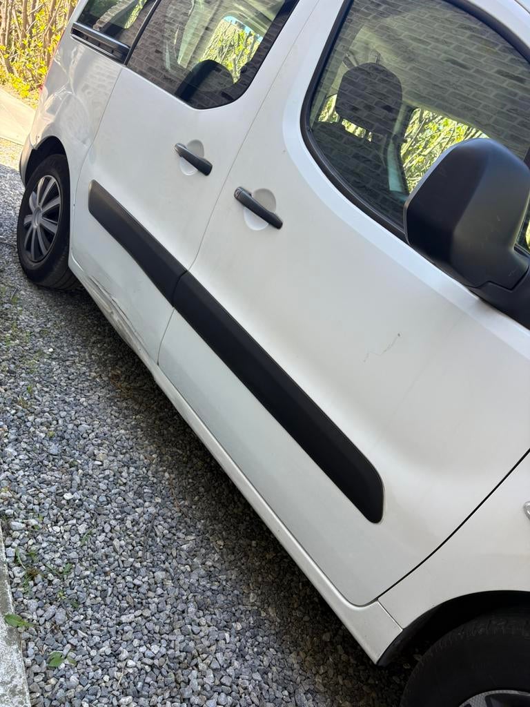 Cherche carrossier, La Louvière, Enlèvement