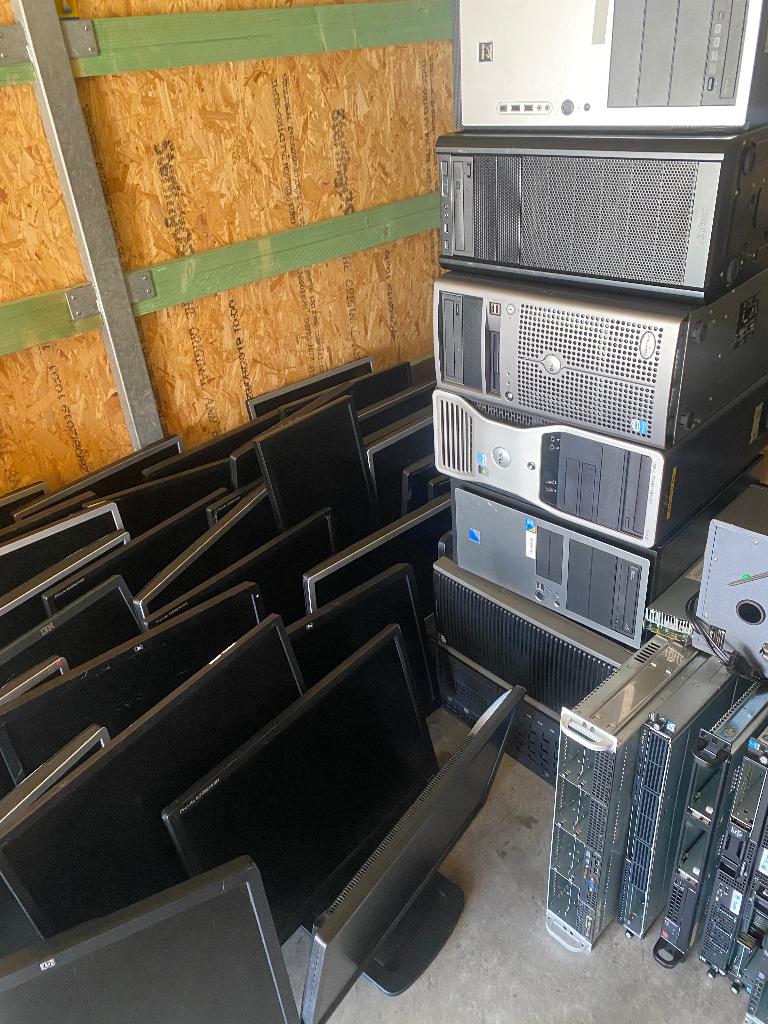 lot de PC bureau avec écran et serveurs, Informatique & Logiciels, 8 GB, 8 GB, Virtual Reality, Avec moniteur
