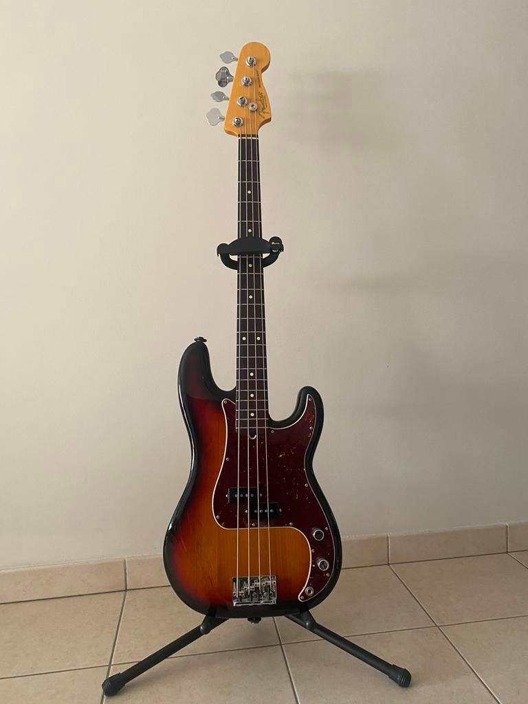 fender P- bass american prof ii 3 T. sunburst/RW, Musique & Instruments, Instruments à corde | Guitares | Basses, Enlèvement, Comme neuf