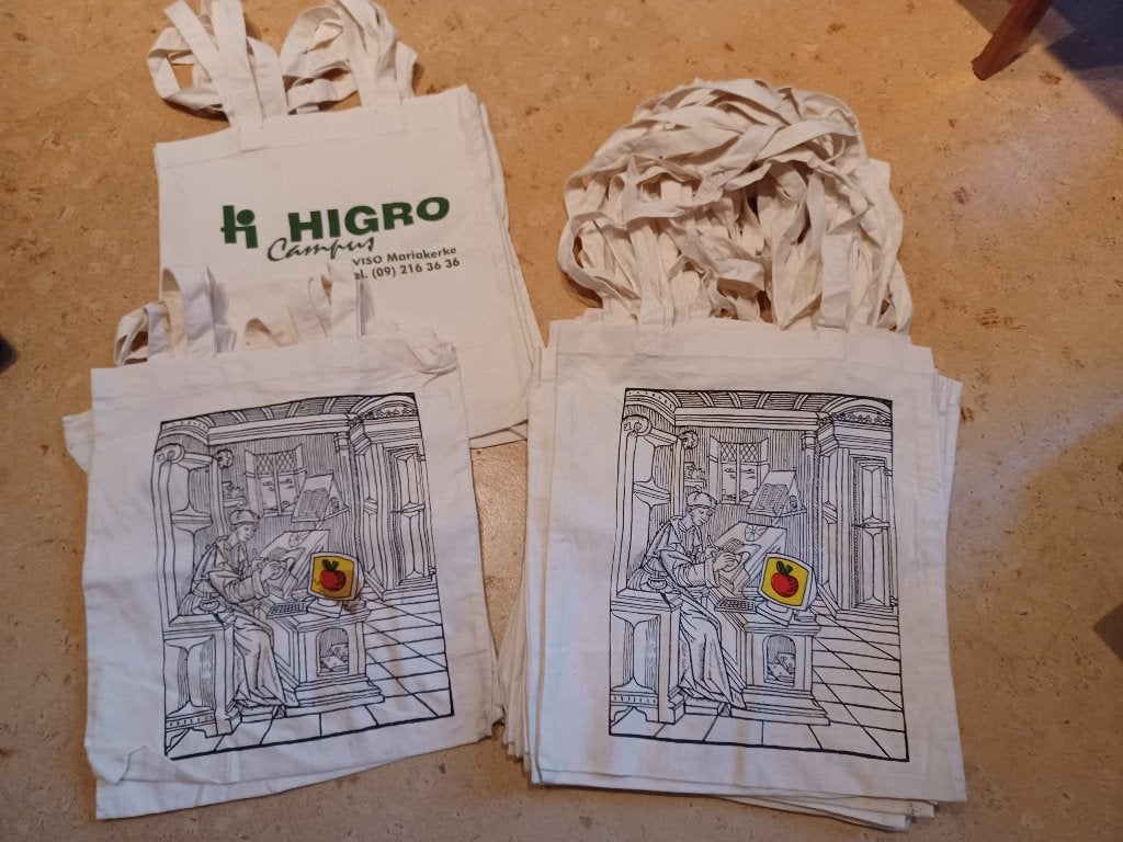 Set van 30-tal totebags in zeer goede staat, Ophalen, Gebruikt, Beige