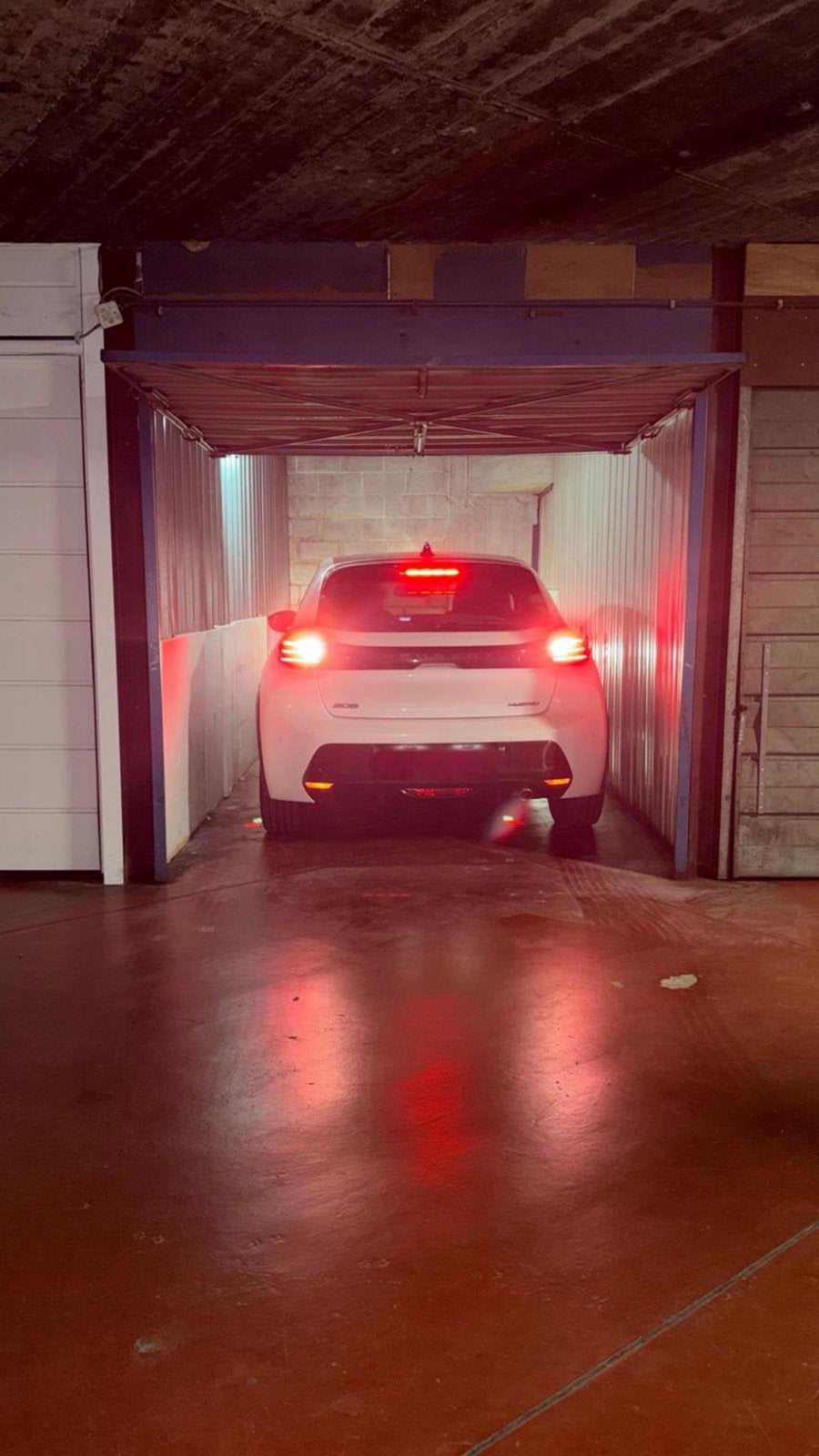 GARAGE PARKING BOXE FERMÉ INTÉRIEUR À LOUER Prix: 125 €, Immo, Bruxelles