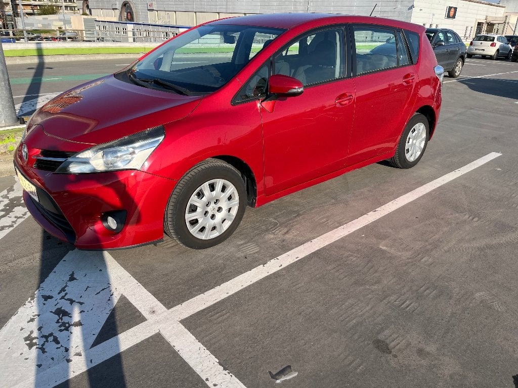 Toyota Verso 1.6d 5pl 197000km__Nouvelle Chaîne_Facture !, Auto's, Voorwielaandrijving, 82 kW, 4 cilinders, Particulier