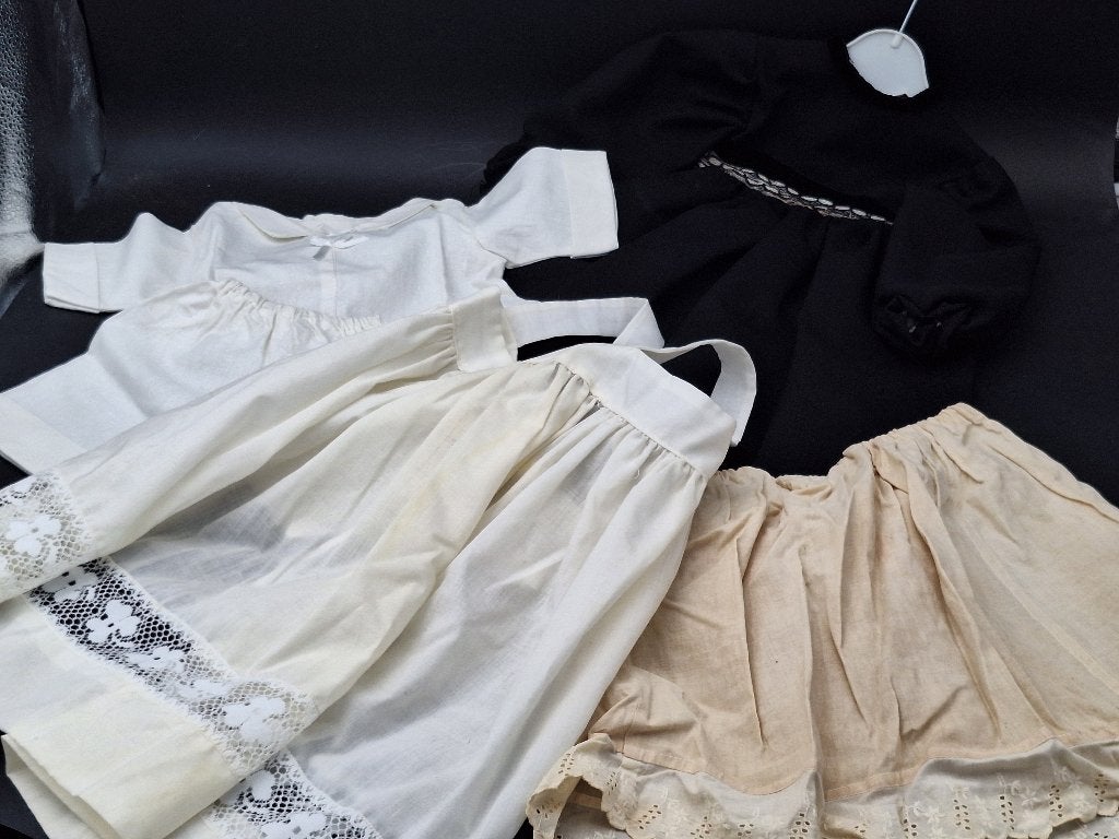 lot oude poppenkleding, jaren 40-50, 5 stuks, Enlèvement ou Envoi