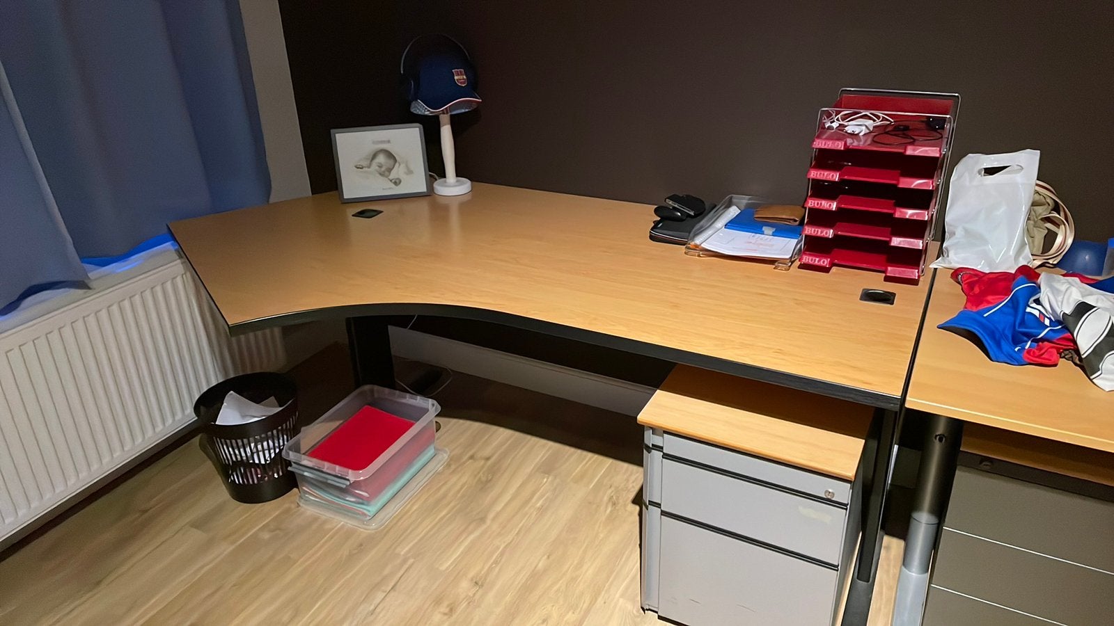 Bureau très correct (qualité supérieure), Enlèvement, Comme neuf
