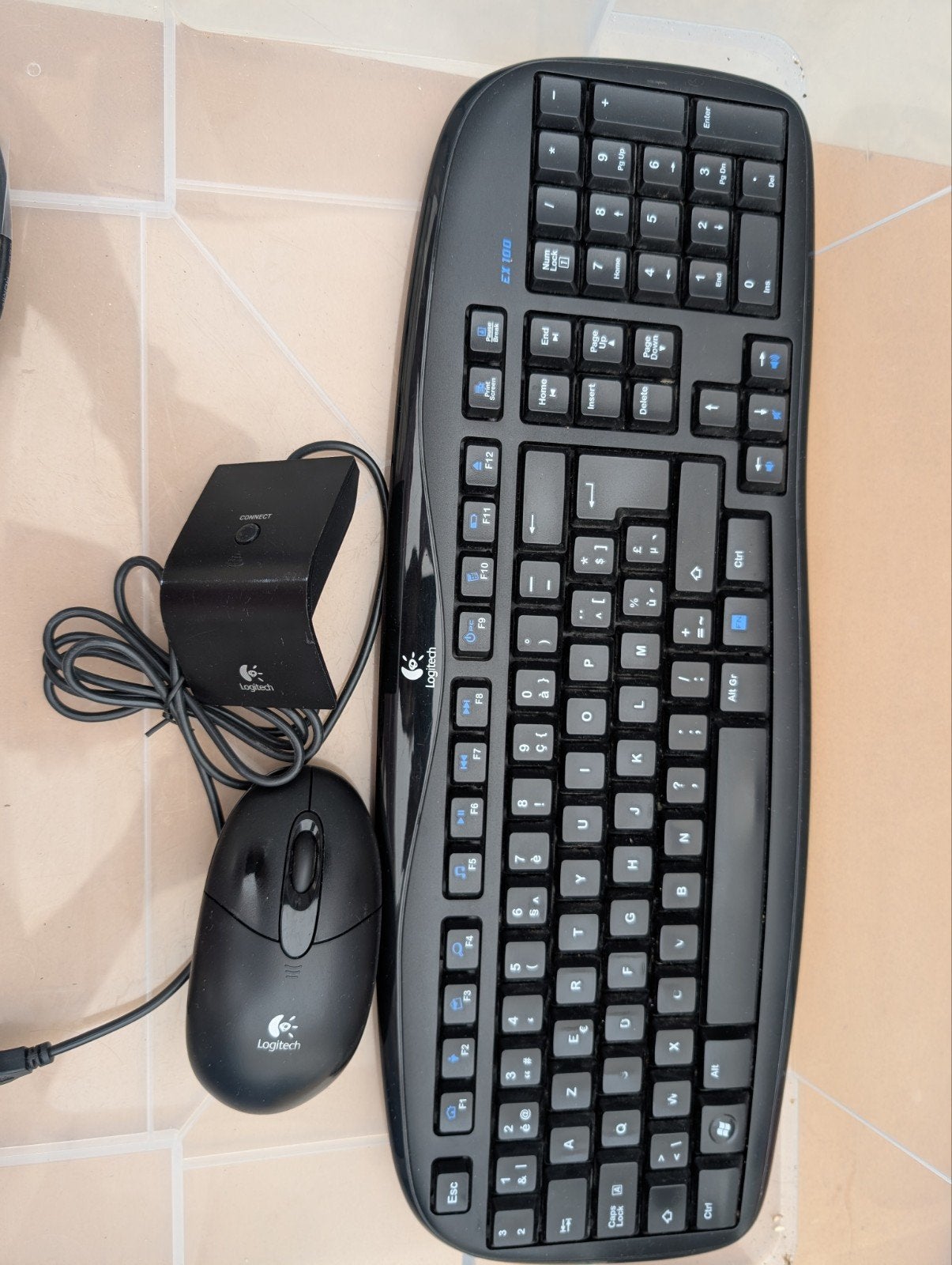 draadloze toetsenbord en muis Logitech, Computers en Software, Toetsenborden, Ophalen of Verzenden, Gebruikt, Draadloos, Toetsenbord en muis-set