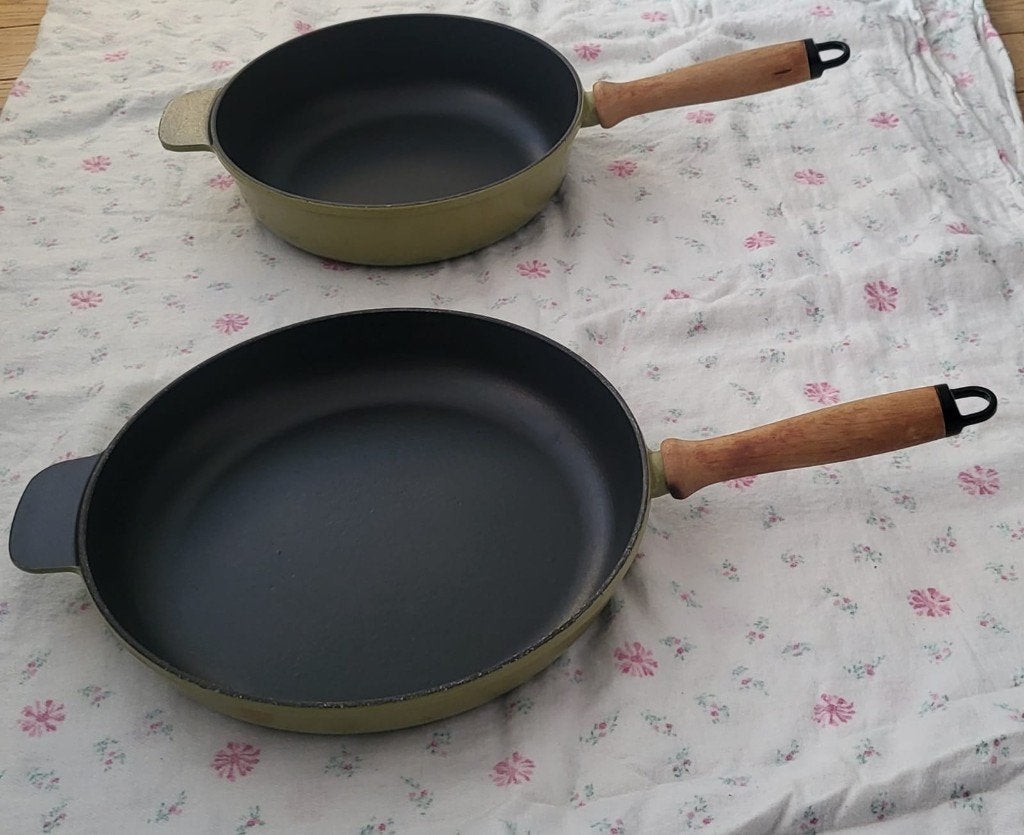 2 Poêles Vintage – Made in France–manches bois- Quasi Neuves, Enlèvement