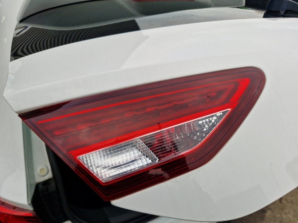 FEU ARRIÈRE GAUCHE Leon ST (5FF) (|5F0945307D|5F0945307L|), Seat Deutschland GmbH, Service@seat.de, Utilisé, Seat
