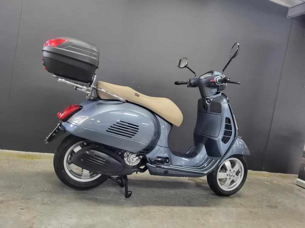 Piaggio Vespa 250 GTS stijlvolle scooter met garantie, Motoren, 250 cc, Scooter, Bedrijf, 12 t/m 35 kW