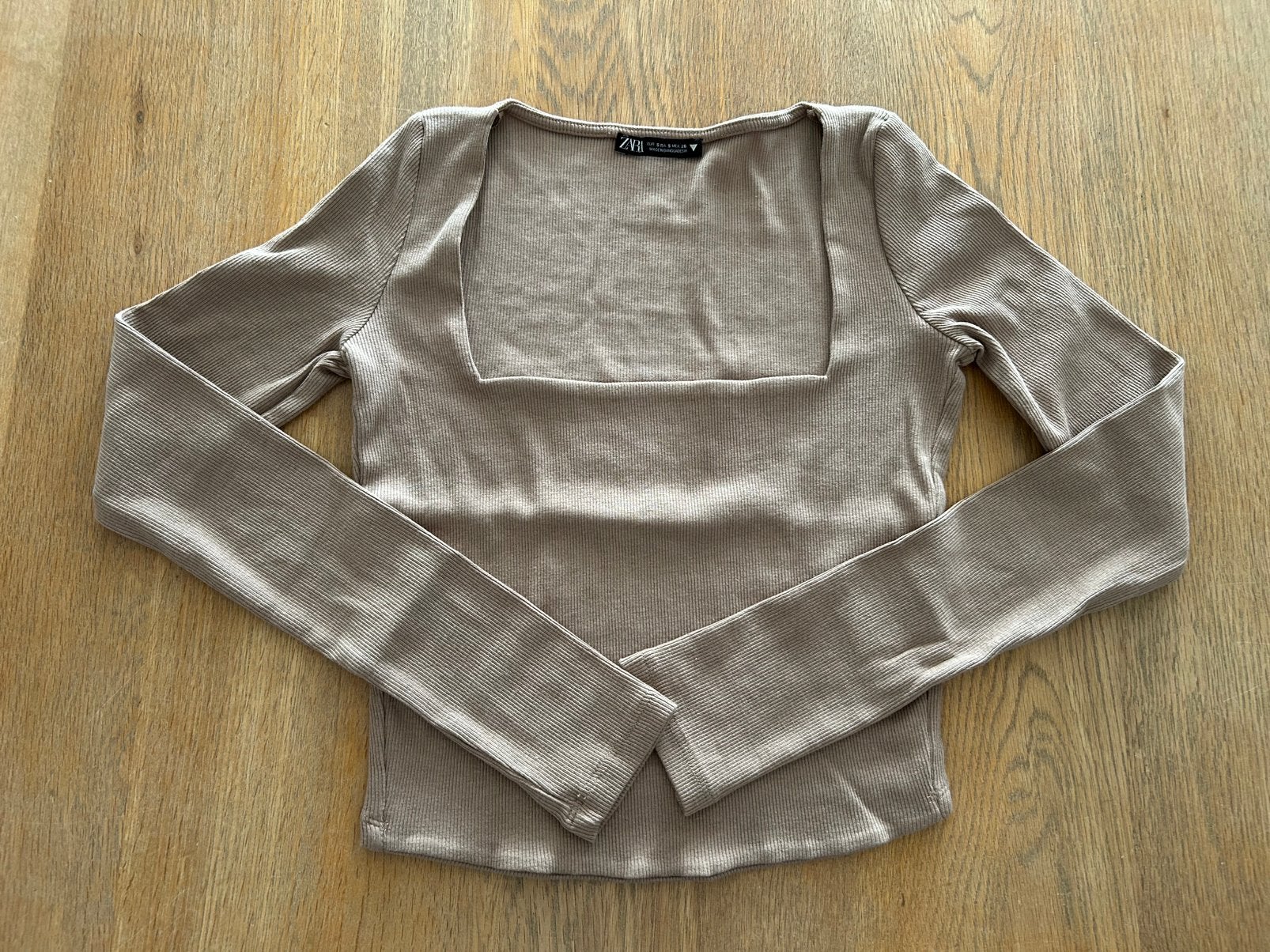 Beige top lange mouwen vierkant hals Zara maat S, Vêtements | Femmes, Tops, Enlèvement ou Envoi, Comme neuf, Manches longues, Taille 36 (S)