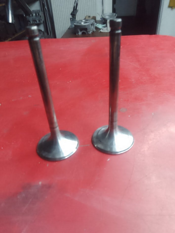 2 inlaat kleppen yamaha xs650, Ophalen of Verzenden, Gebruikt