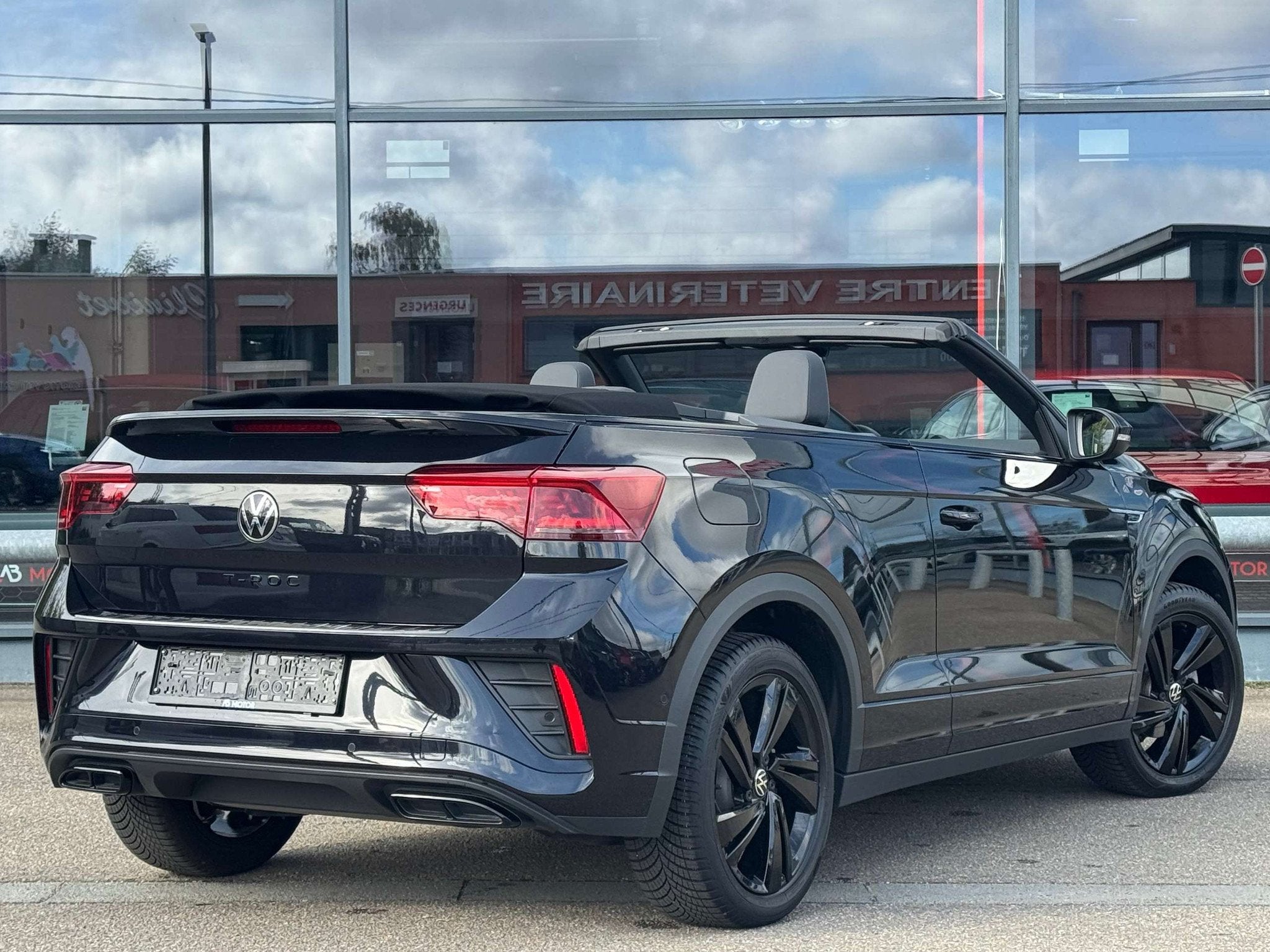 Volkswagen T-Roc Cabriolet 1.5 TSI R-LINE BLACK EDITION DSG, Auto's, 4 zetels, 4 cilinders, Bi-Xenon koplampen, Alcantara