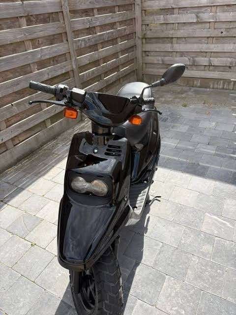 GEZOCHT!!!! yamaha booster 50cc b klasse met papieren!!!, Vélos & Vélomoteurs, Autres modèles, Enlèvement ou Envoi, Classe B (45 km/h)