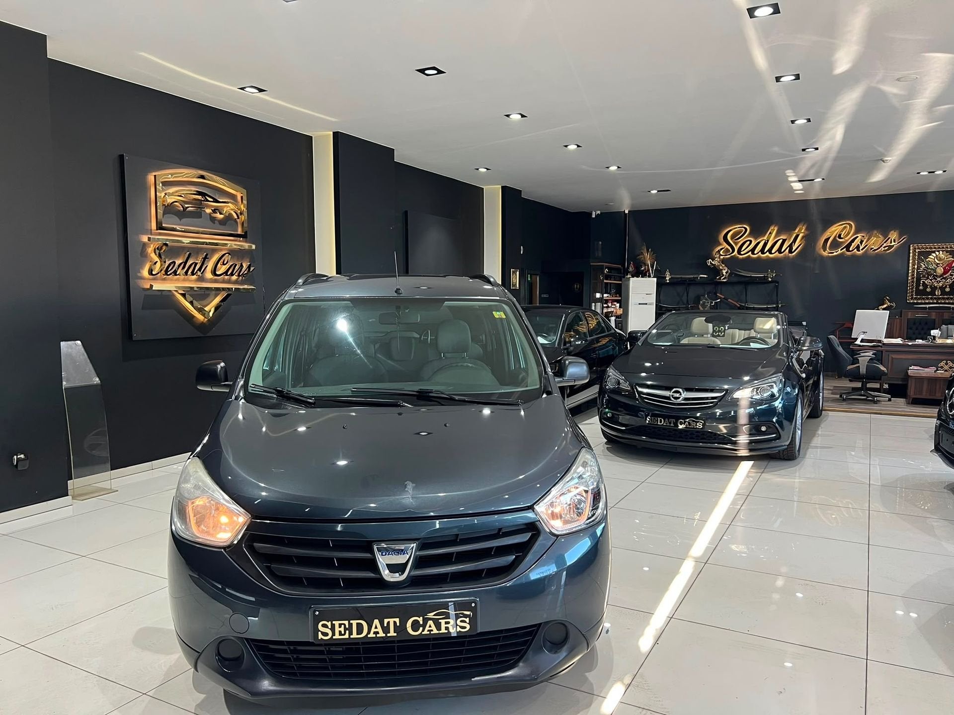 Dacia Lodgy 1.6 BENZINE, Auto's, Voorwielaandrijving, Euro 5, Gebruikt, 4 cilinders