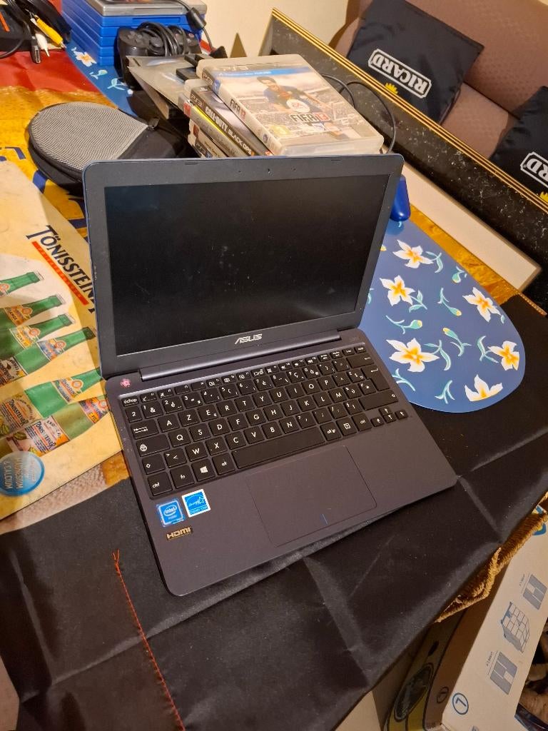 Laptop asus, Computers en Software, Ophalen of Verzenden, Zo goed als nieuw