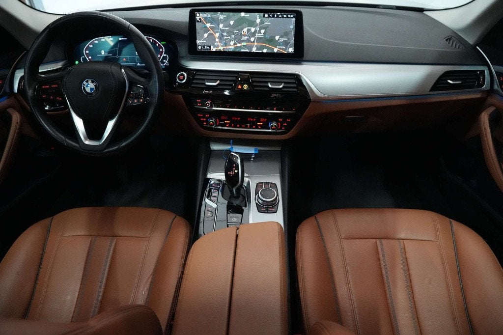 BMW 520 eA Plug in Hybride Garantie Benzine Facelift EURO, Auto's, BMW, Automaat, 1998 cc, Gebruikt, Euro 6