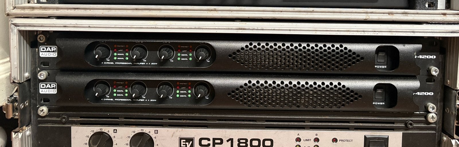 2x DAP Qi-4200 versterkers, Ophalen, Zo goed als nieuw, 120 watt of meer