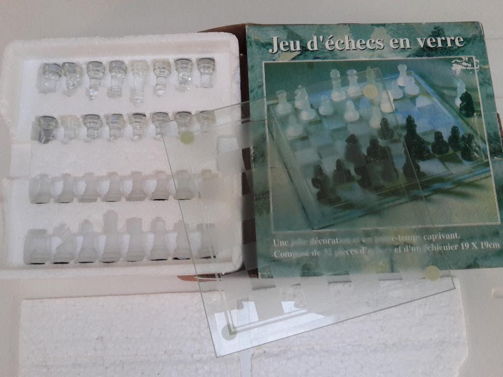 Glazen schaakspel, als nieuw, in de originele doos, Een of twee spelers, Ophalen of Verzenden, Zo goed als nieuw