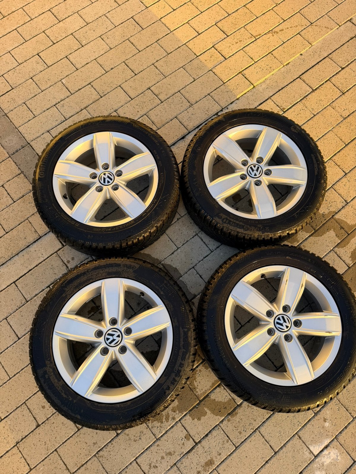 Jantes originales VW avec pneus hiver Continental 205/55/16, Pneus et Jantes, Pneus hiver, 16 pouces, Véhicule de tourisme