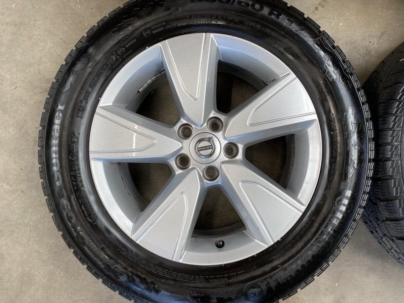 17 inch originele velgen + winterbanden Volvo XC40 31680565, Auto-onderdelen, Gebruikt, -, -, Banden en Velgen