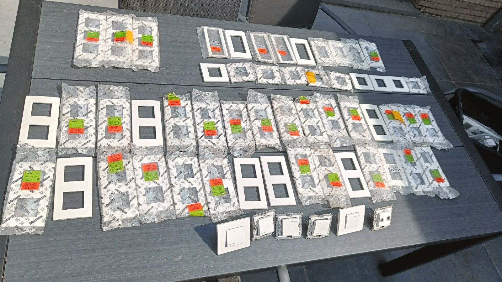 Bticino afdekplaten en andere., Doe-het-zelf en Bouw, Elektriciteit en Kabels, Schakelaar, Ophalen