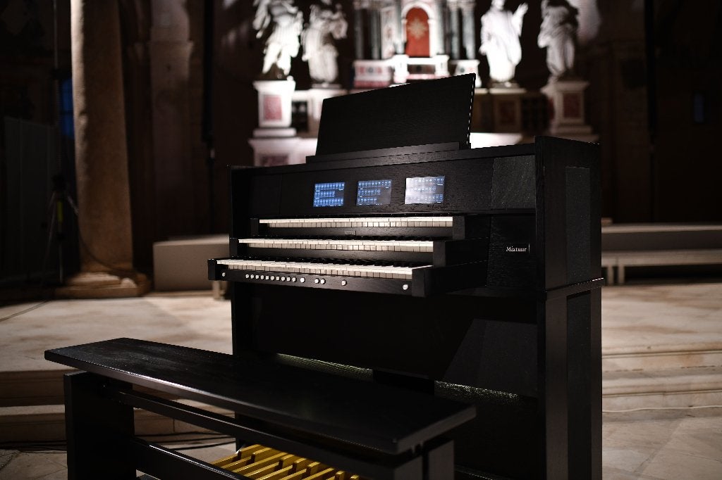 Mixtuur Intrada III, 3-manual Hauptwerk Organ, Ophalen of Verzenden, Zo goed als nieuw, 3 klavieren, Orgel