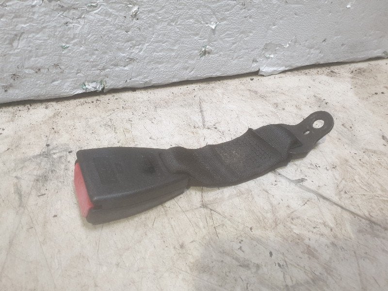 BLOC DE COURRIOIE ARRIÈRE BMW 3 serie Touring (E36 / 3), Utilisé, BMW, Petuelring 130
80809  München, DE, Bayerische Motoren Werke AG