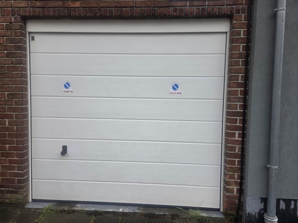 Porte de garage semi-isolée Hormann blanche avec moteur, Immo, Gand